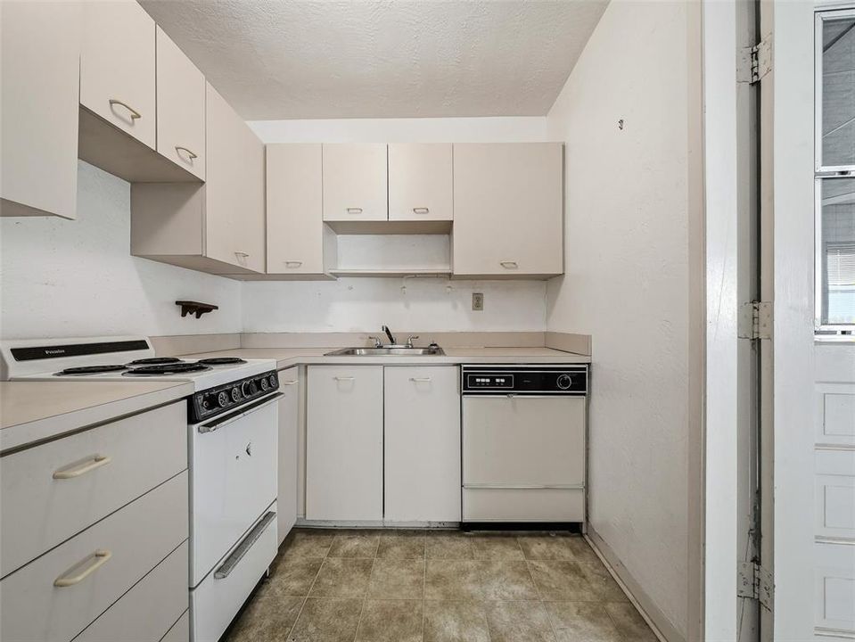 For Sale: $439,000 (3 beds, 2 baths, 1044 Square Feet)