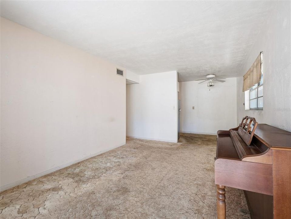 For Sale: $439,000 (3 beds, 2 baths, 1044 Square Feet)