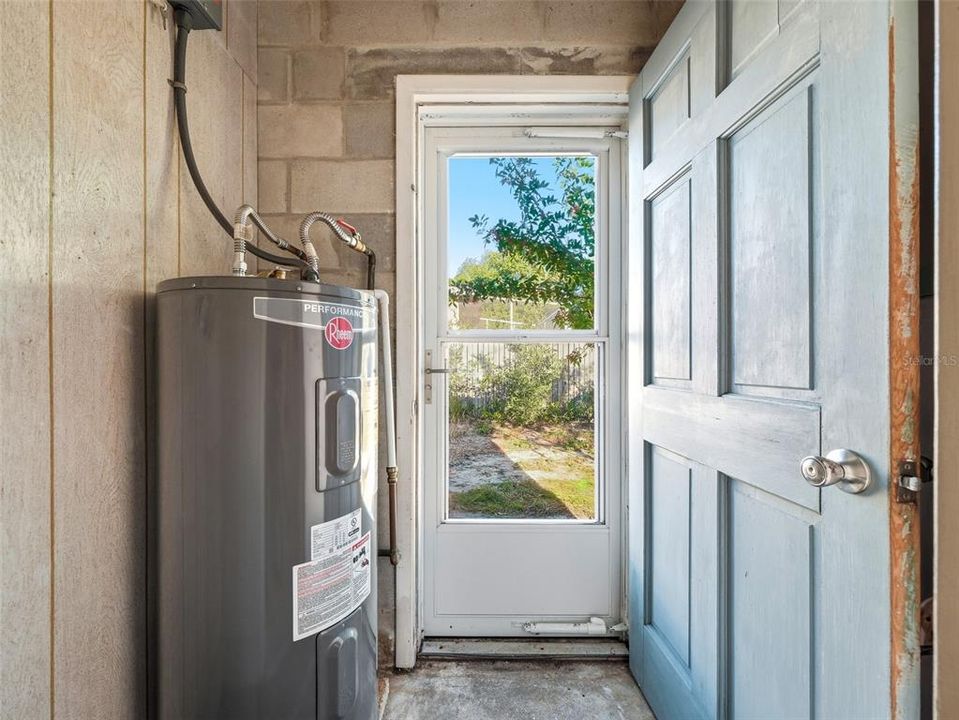 For Sale: $439,000 (3 beds, 2 baths, 1044 Square Feet)