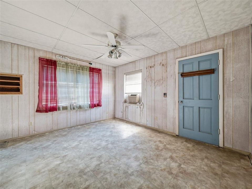 For Sale: $439,000 (3 beds, 2 baths, 1044 Square Feet)