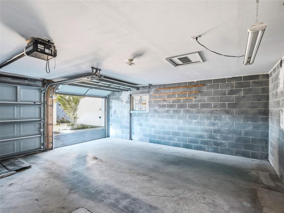 For Sale: $439,000 (3 beds, 2 baths, 1044 Square Feet)