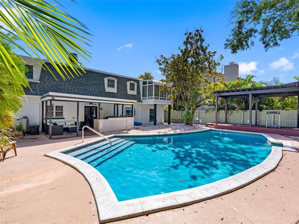 For Rent: $10,500 (3 beds, 2 baths, 3359 Square Feet)