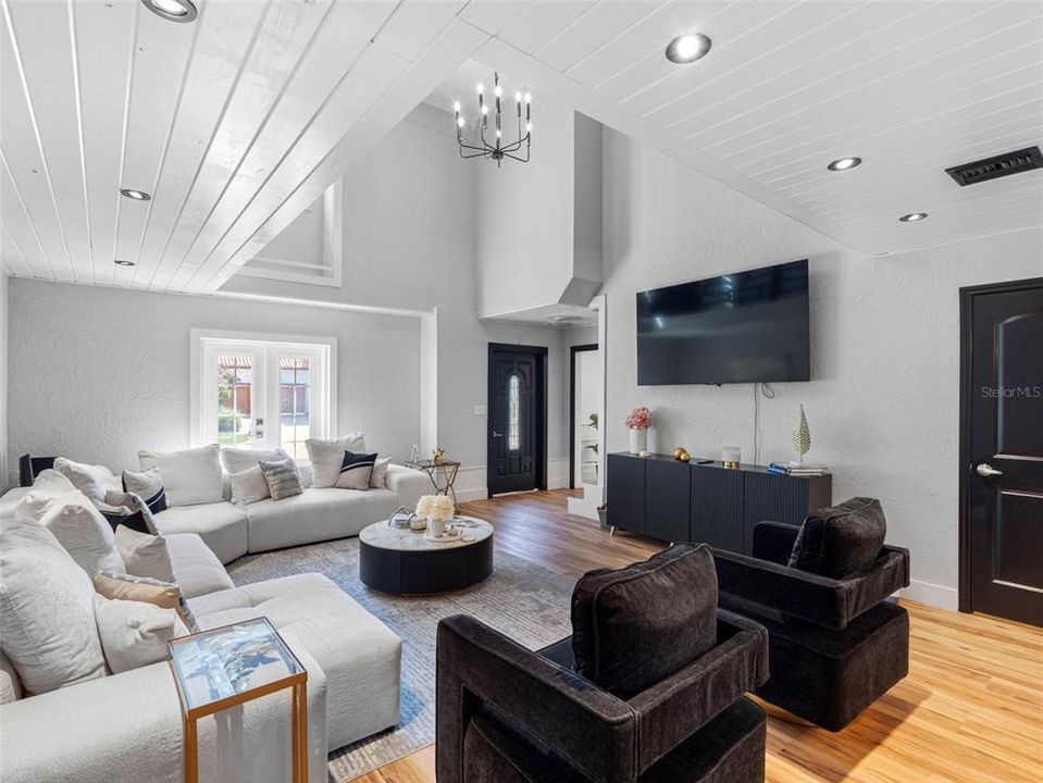 For Rent: $10,500 (3 beds, 2 baths, 3359 Square Feet)