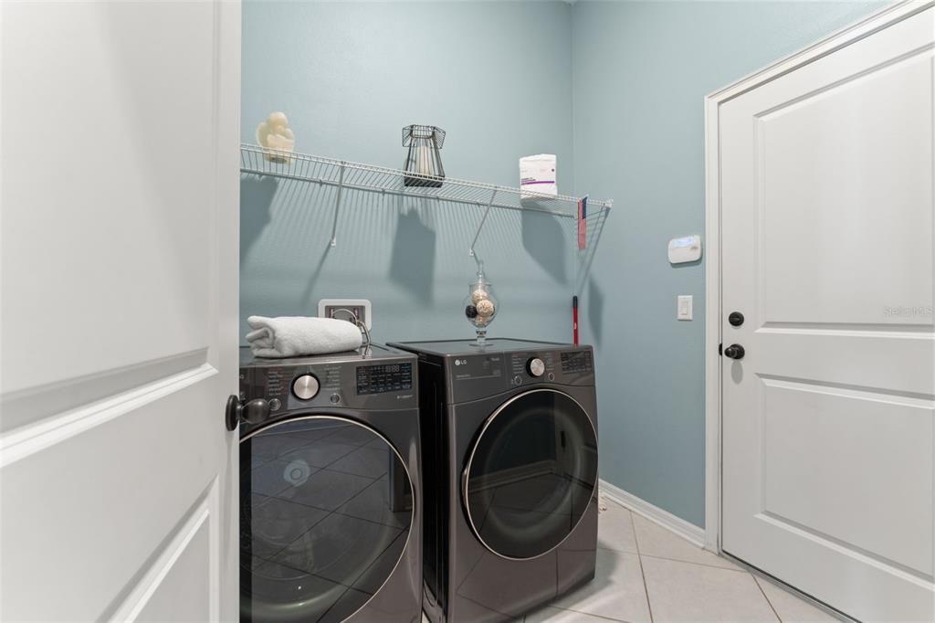 待售: $414,990 (4 贝兹, 2 浴室, 2080 平方英尺)