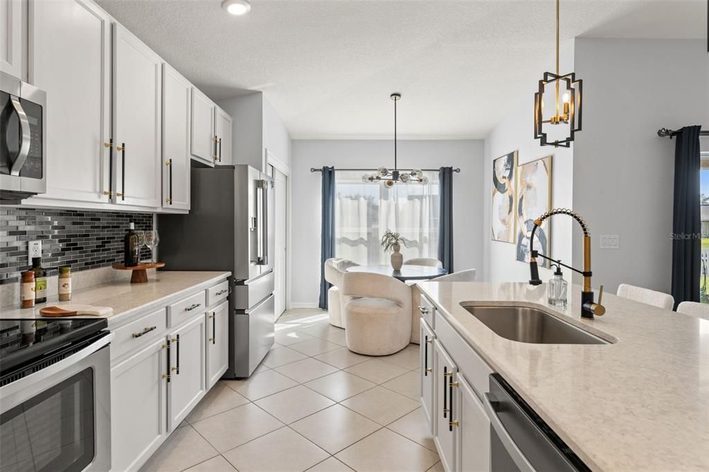 待售: $414,990 (4 贝兹, 2 浴室, 2080 平方英尺)