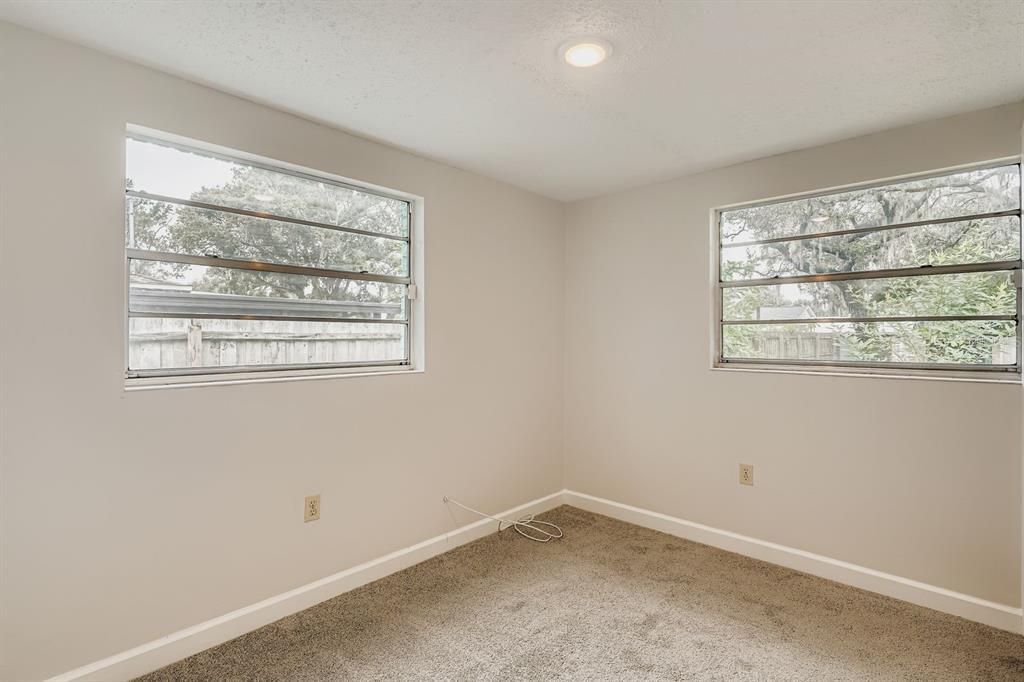 For Sale: $250,000 (3 beds, 2 baths, 1096 Square Feet)