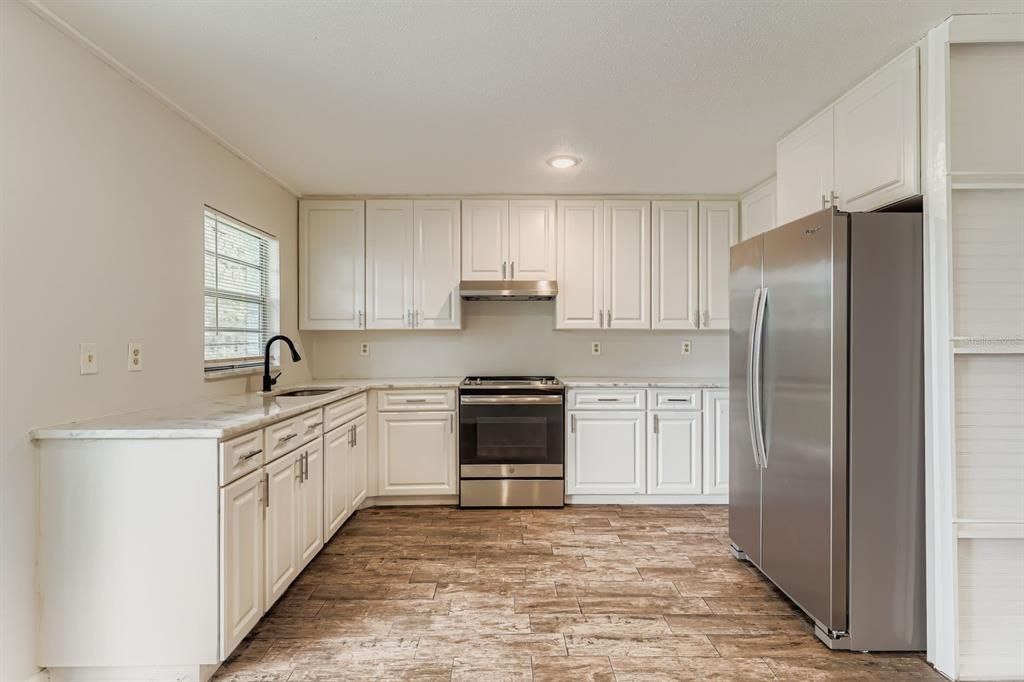 For Sale: $250,000 (3 beds, 2 baths, 1096 Square Feet)