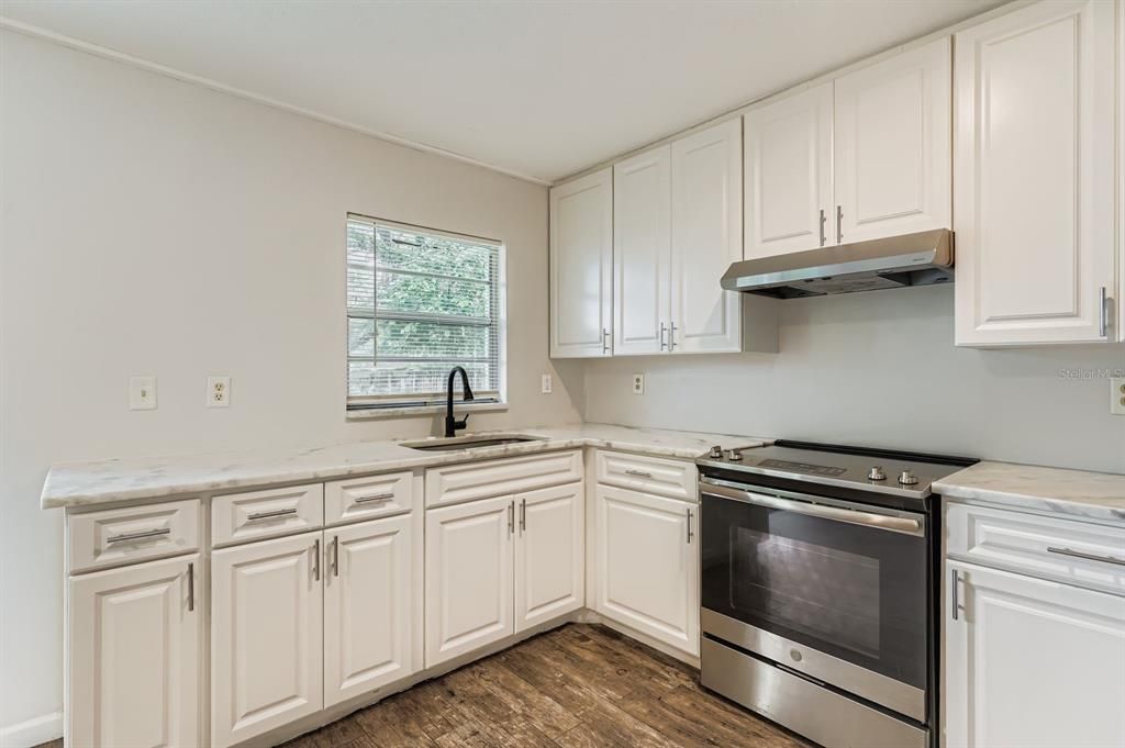 For Sale: $250,000 (3 beds, 2 baths, 1096 Square Feet)