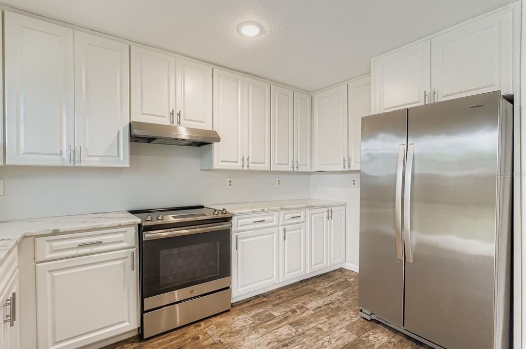 For Sale: $250,000 (3 beds, 2 baths, 1096 Square Feet)