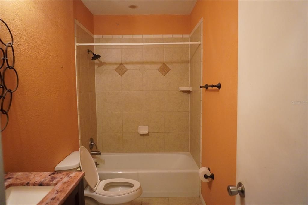 待售: $219,000 (2 贝兹, 2 浴室, 1328 平方英尺)