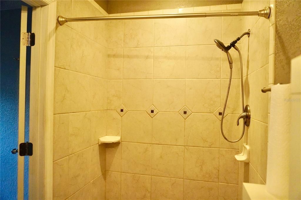 待售: $219,000 (2 贝兹, 2 浴室, 1328 平方英尺)