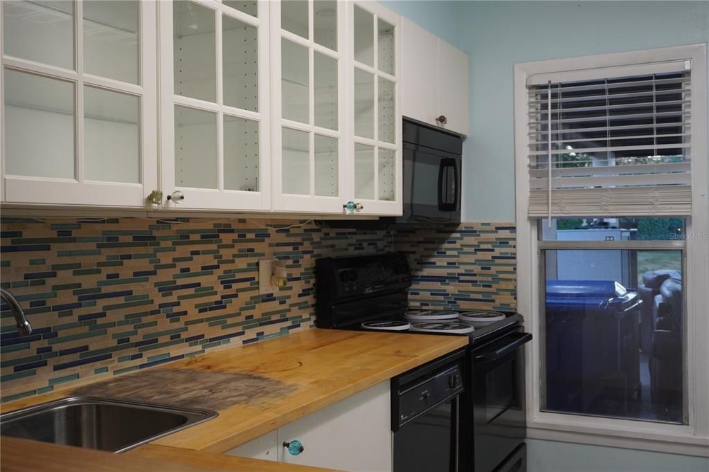 待售: $219,000 (2 贝兹, 2 浴室, 1328 平方英尺)