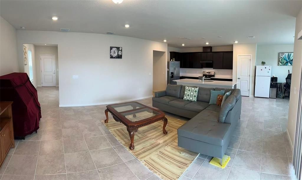 For Rent: $2,700 (5 beds, 3 baths, 2616 Square Feet)