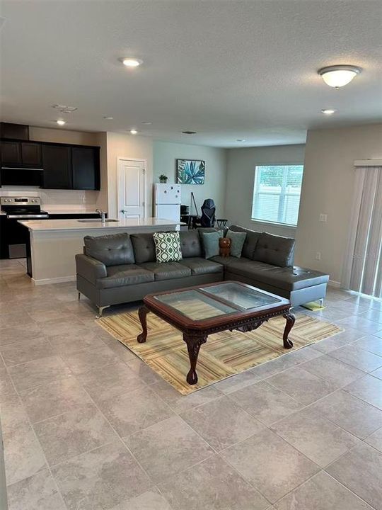 For Rent: $2,700 (5 beds, 3 baths, 2616 Square Feet)