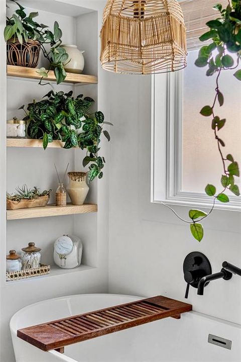 For Sale: $790,000 (3 beds, 2 baths, 1618 Square Feet)