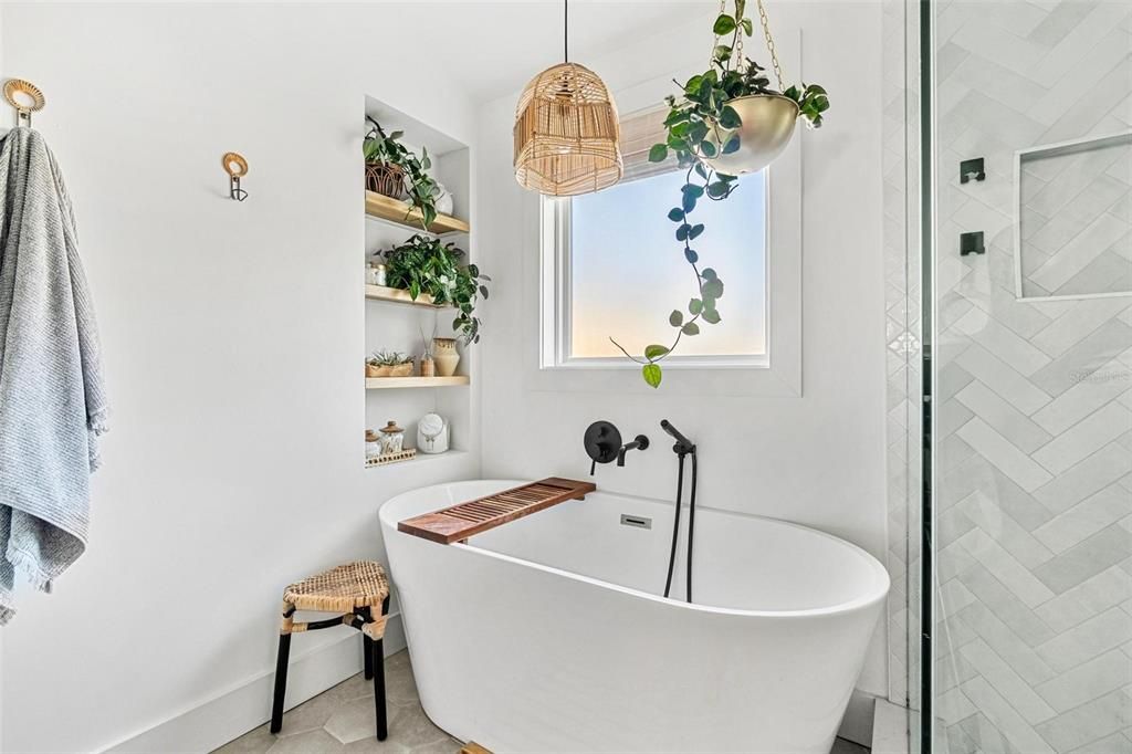 For Sale: $790,000 (3 beds, 2 baths, 1618 Square Feet)