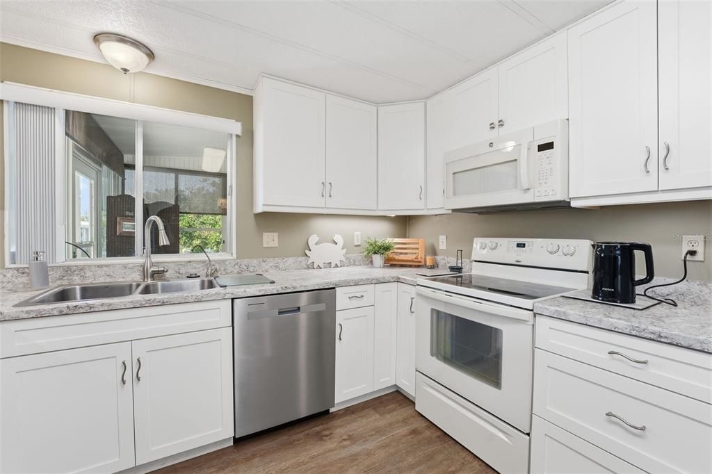 For Sale: $149,750 (2 beds, 2 baths, 1255 Square Feet)