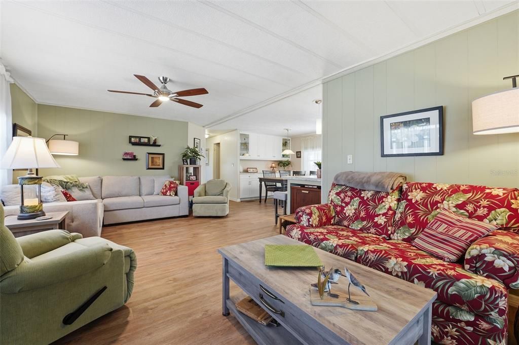 For Sale: $149,750 (2 beds, 2 baths, 1255 Square Feet)