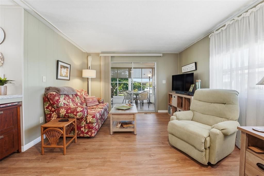 For Sale: $149,750 (2 beds, 2 baths, 1255 Square Feet)