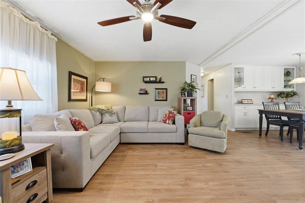 For Sale: $149,750 (2 beds, 2 baths, 1255 Square Feet)