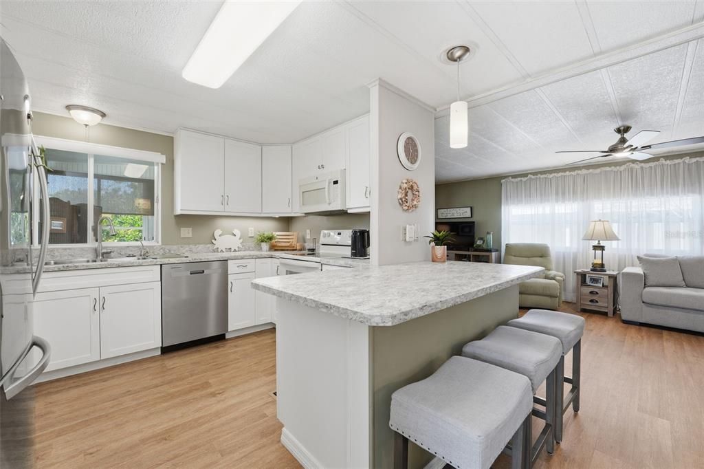 For Sale: $149,750 (2 beds, 2 baths, 1255 Square Feet)