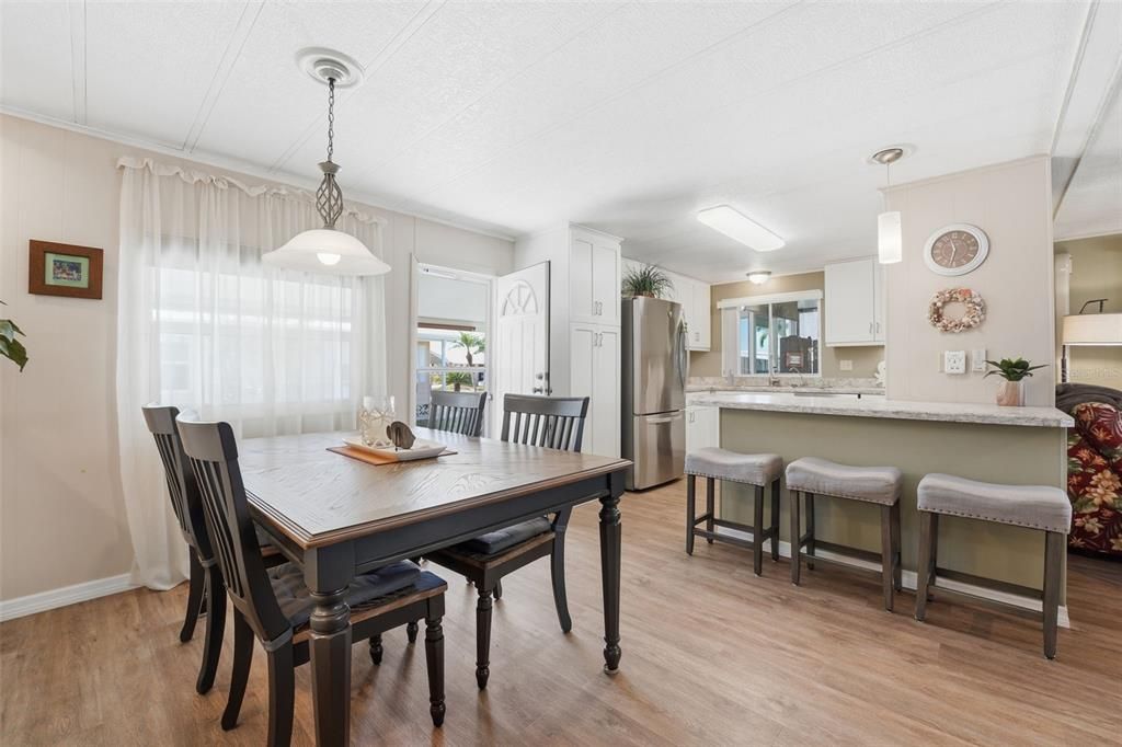 For Sale: $149,750 (2 beds, 2 baths, 1255 Square Feet)