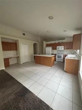 For Rent: $1,895 (4 beds, 2 baths, 1995 Square Feet)