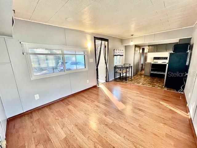 Activo con contrato: $1,200 (1 camas, 1 baños, 420 Pies cuadrados)