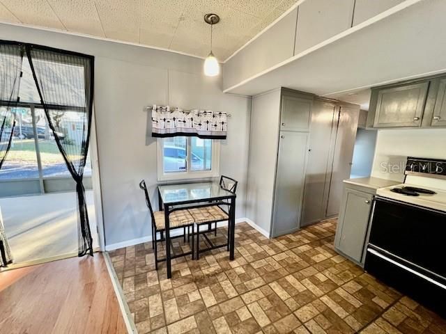 Activo con contrato: $1,200 (1 camas, 1 baños, 420 Pies cuadrados)