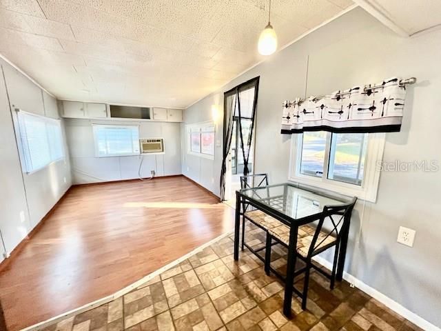 Activo con contrato: $1,200 (1 camas, 1 baños, 420 Pies cuadrados)