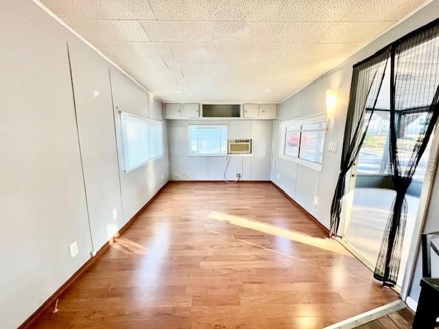 Activo con contrato: $1,200 (1 camas, 1 baños, 420 Pies cuadrados)