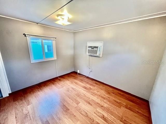 Activo con contrato: $1,200 (1 camas, 1 baños, 420 Pies cuadrados)