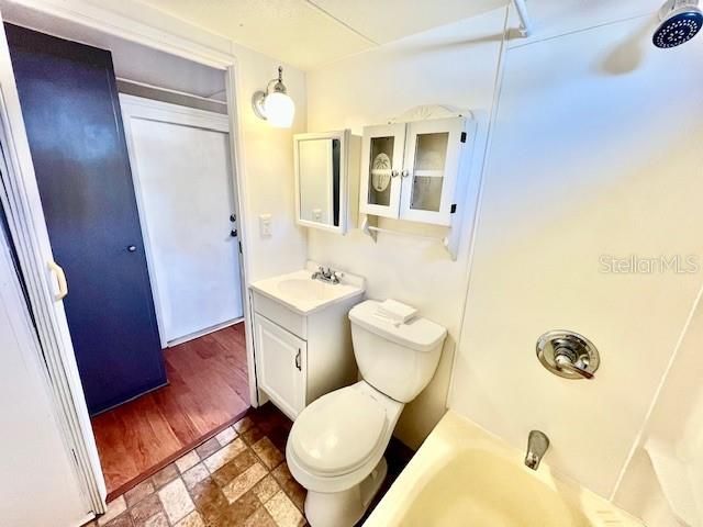 Activo con contrato: $1,200 (1 camas, 1 baños, 420 Pies cuadrados)