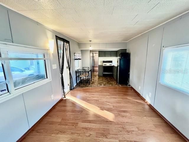 Activo con contrato: $1,200 (1 camas, 1 baños, 420 Pies cuadrados)