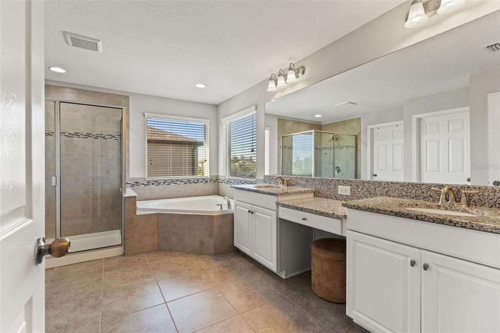 For Sale: $580,000 (5 beds, 3 baths, 3292 Square Feet)