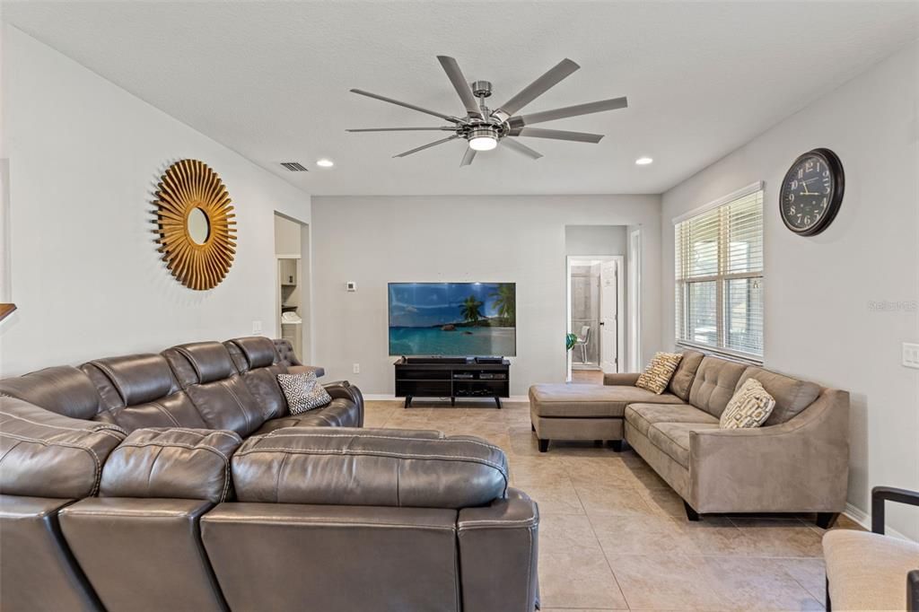 For Sale: $580,000 (5 beds, 3 baths, 3292 Square Feet)