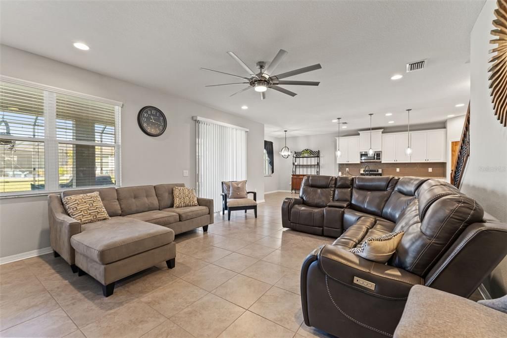 For Sale: $580,000 (5 beds, 3 baths, 3292 Square Feet)