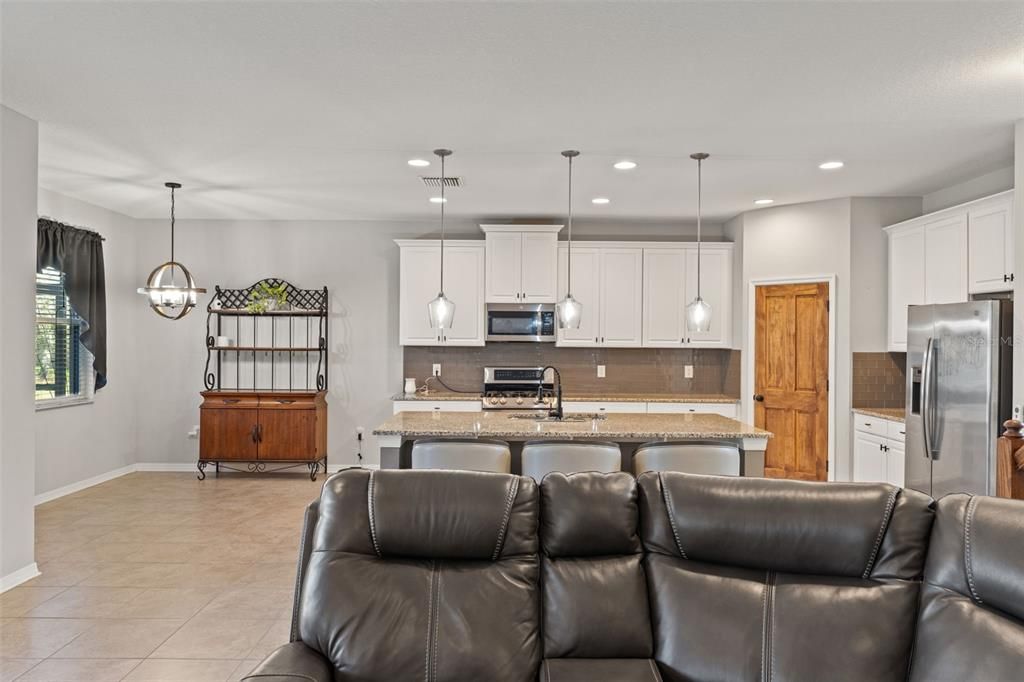 For Sale: $580,000 (5 beds, 3 baths, 3292 Square Feet)