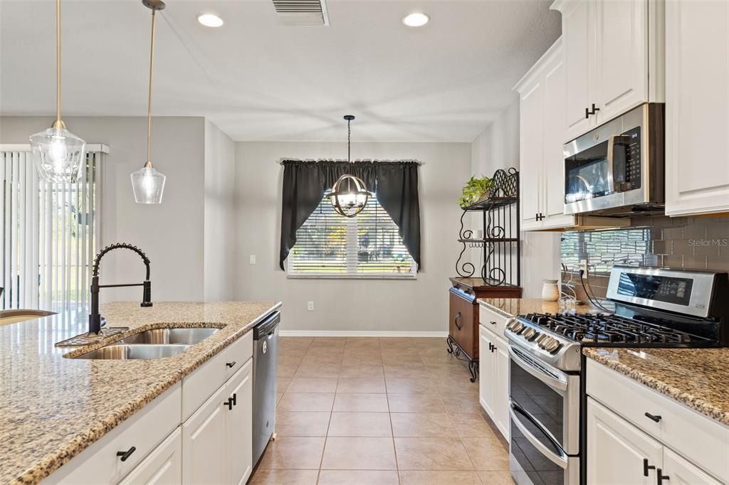 For Sale: $580,000 (5 beds, 3 baths, 3292 Square Feet)