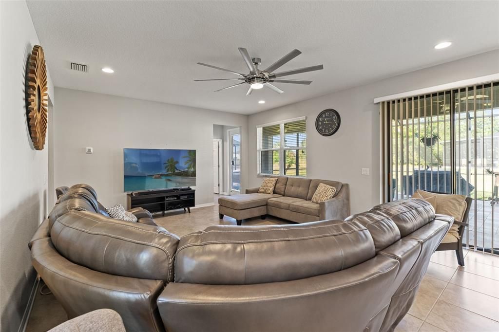 For Sale: $580,000 (5 beds, 3 baths, 3292 Square Feet)