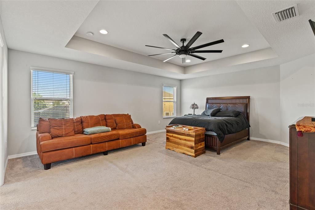 For Sale: $580,000 (5 beds, 3 baths, 3292 Square Feet)