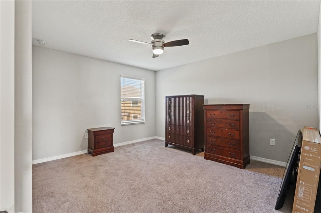 For Sale: $580,000 (5 beds, 3 baths, 3292 Square Feet)