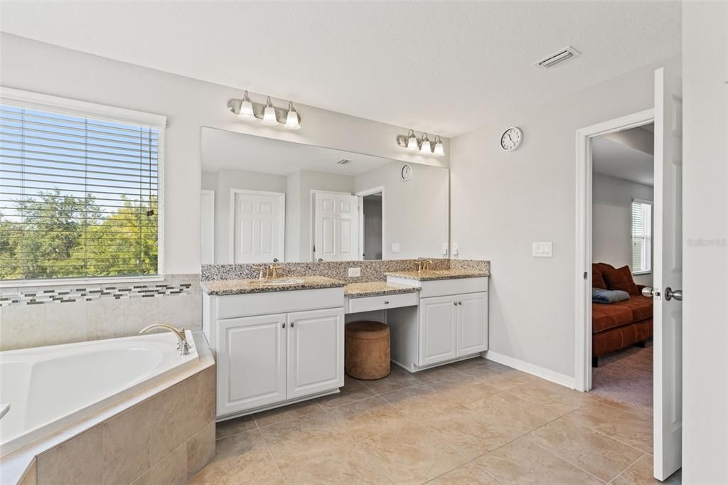 For Sale: $580,000 (5 beds, 3 baths, 3292 Square Feet)