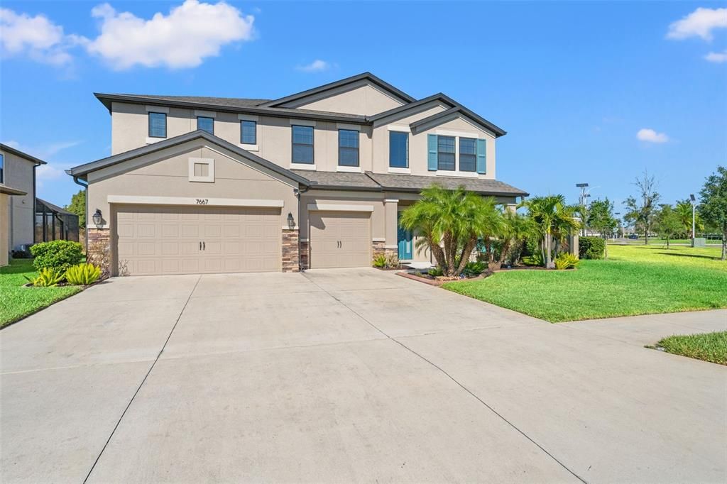 For Sale: $580,000 (5 beds, 3 baths, 3292 Square Feet)