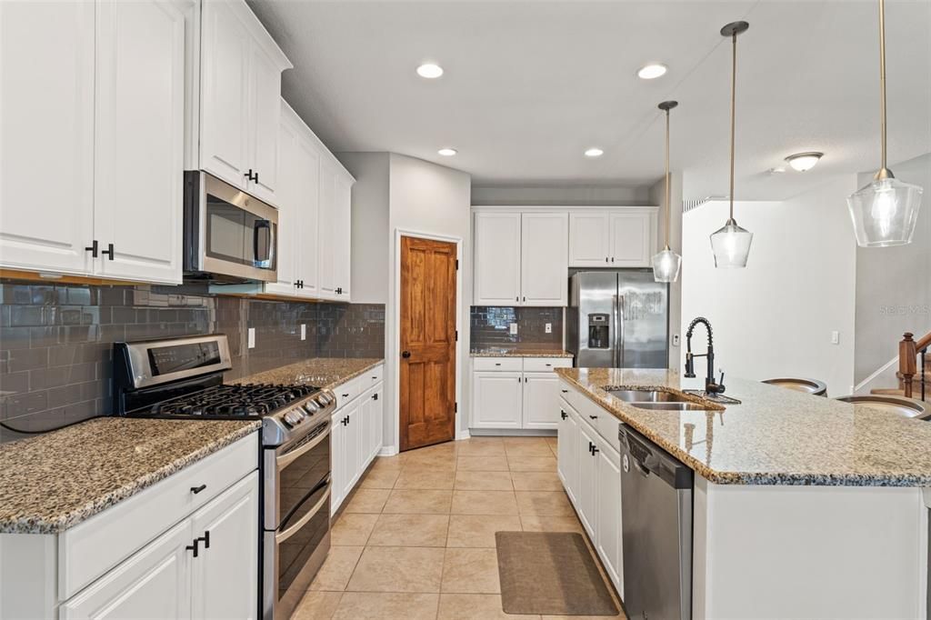 For Sale: $580,000 (5 beds, 3 baths, 3292 Square Feet)