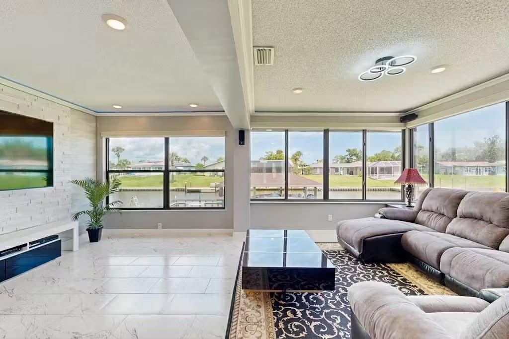 На продажу: $550,000 (3 спален, 2 ванн, 1571 Квадратных фут)