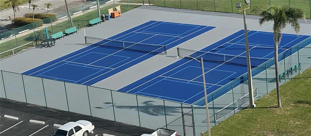 Active With Contract: $210,000 (1 beds, 1 baths, 815 Square Feet)