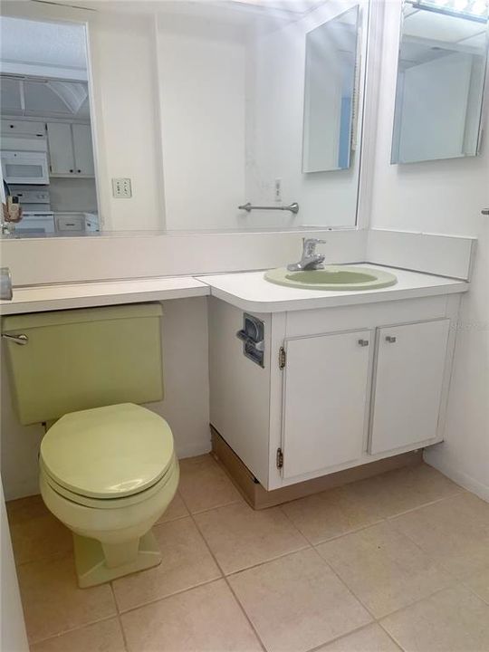 Active With Contract: $210,000 (1 beds, 1 baths, 815 Square Feet)