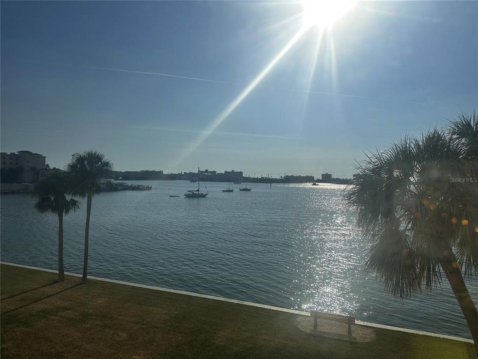 Active With Contract: $210,000 (1 beds, 1 baths, 815 Square Feet)