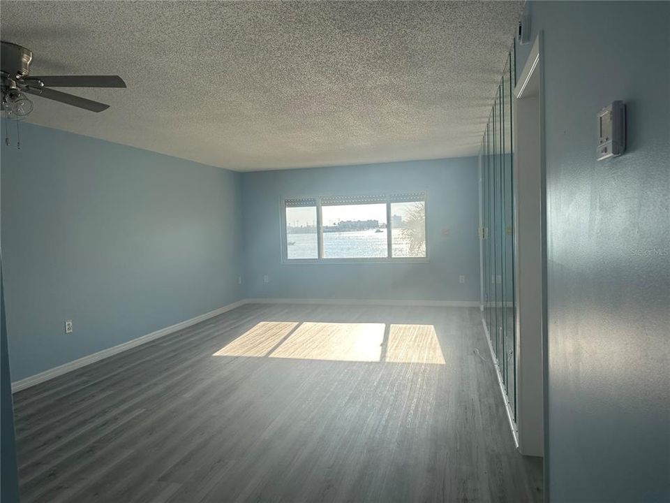 Active With Contract: $210,000 (1 beds, 1 baths, 815 Square Feet)